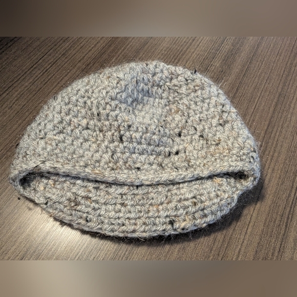 Gray Crochet Baby Hat Gray With Animal Button Detailing Sz 0-12 Months - Picture 3 of 6